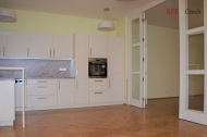 Pronjem bytu 3+1, 103 m2, OV, Praha 5, Smchov, ul. Stroupenickho - exkluzivn