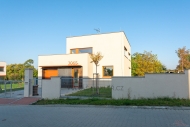 Pronjem samostatnho RD, 164 m2, valy (okres Praha-vchod)