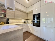 Prodej bytu 3+kk, 77 m2, OV, Praha 10, Horn Mcholupy, ul. Mantovsk