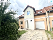 Pronjem rohovho RD, 149 m2, Praha 9, Satalice