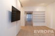 obvac pokoj s TV