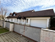 Prodej samostatnho RD, 353 m2, Peky (okres Koln) - exkluzivn