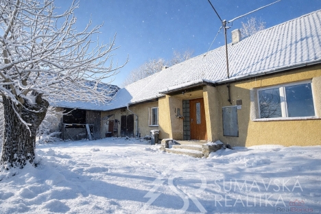 Zimn� krajina se star�m domem(1).jpg