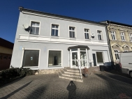 Pron�jem komer�n�ho objektu : Obchodn� centrum, Krnov, Pod Bezru�ov�m vrchem (okres Brunt�l)