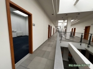 Pron�jem komer�n�ho objektu : Administrativn� b., Praha 9, Libe�