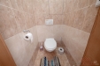 WC op�t s podlahov�m vyt�p�n�m.