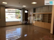Pron�jem obchodn�ch prostor, Karlovy Vary, Dvory