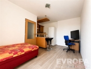 Pron�jem bytu 1+kk, 25 m2, OV, Hradec Kr�lov�, ul. t��da Karla IV.