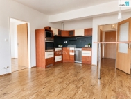 Pron�jem bytu 2+kk, 45 m2, OV, Pardubice, Sv�tkov, ul. Dubov�