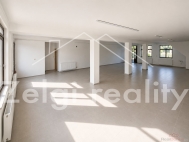 Pron�jem obchodn�ch prostor, Rakvice (okres B�eclav)