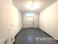 Pron�jem skladovac�ch prostor, Praha 4, Nusle