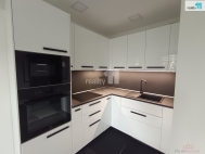 Pron�jem bytu 2+kk, 40 m2, DV, �esk� L�pa, ul. Zho�eleck�