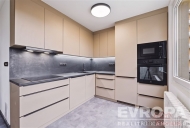 Prodej bytu 3+1, 69 m2, OV, Hradec Kr�lov�, T�ebe�, ul. Hradeck�