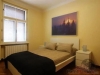 pokoj / lo�nice s radi�tor, p�irozen� sv�tlo, a parketov� podlaha