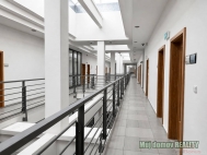 Pron�jem komer�n�ho objektu : Administrativn� b., Praha 9, Libe�