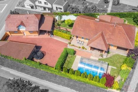 Chalupa_na_vinask_stezce222_dron_1-2.jpg
