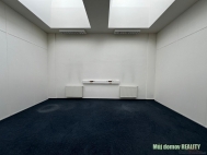 Pron�jem komer�n�ho objektu : Administrativn� b., Praha 9, Libe�
