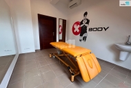 Pron�jem obchodn�ch prostor, Karlovy Vary, Dvory
