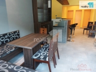 Pron�jem komer�n�ho prostoru, Karlovy Vary, Dvory