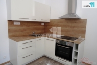 Pron�jem bytu 1+kk, 32 m2, DV, Praha 5, Hlubo�epy, ul. Werichova